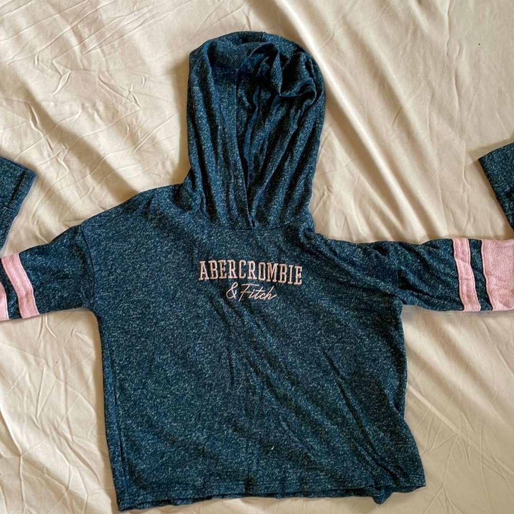Abracombie and Fitch thin sweatshirt (7-8)